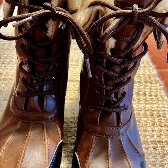 Ugg 🥾 boots - Picture 2 of 6